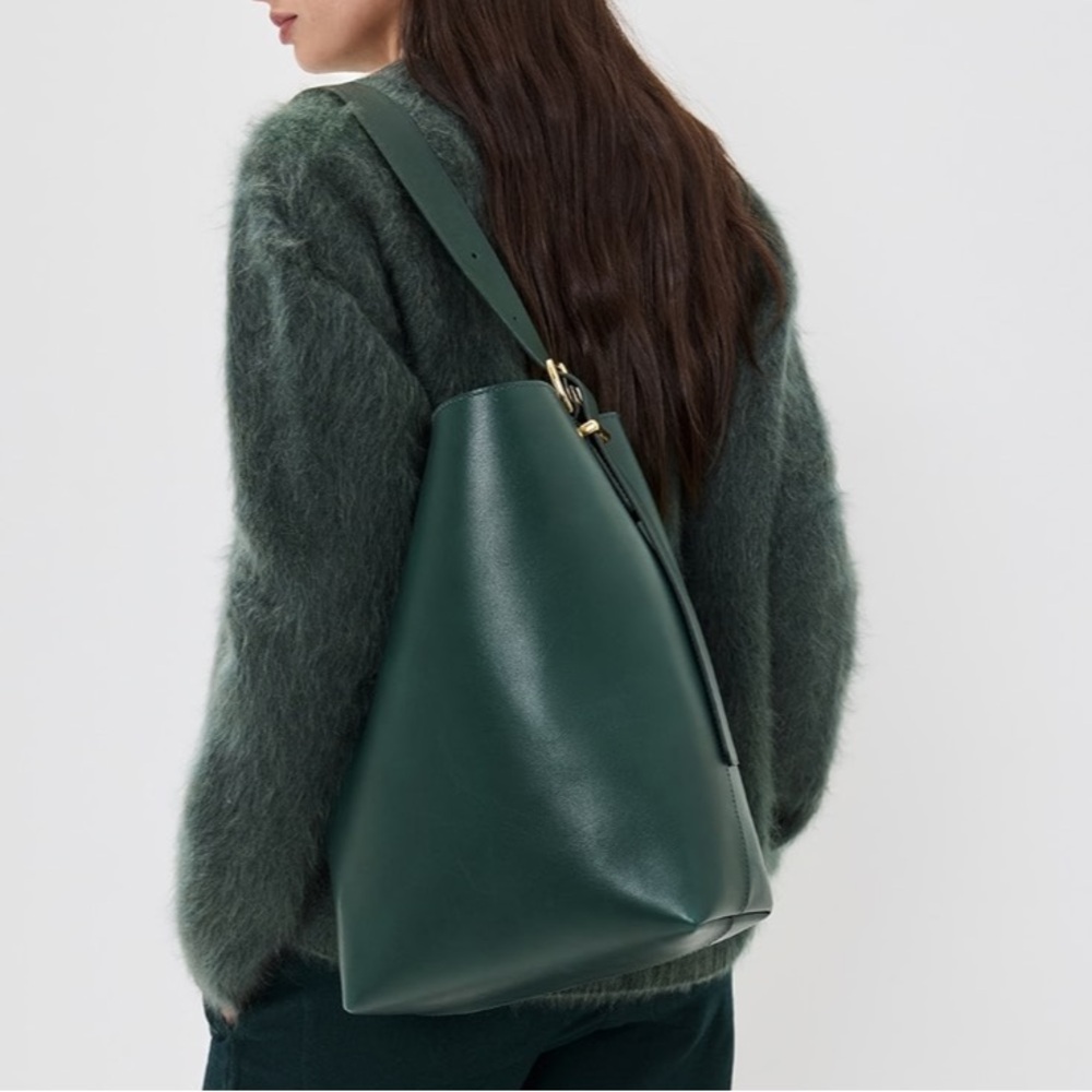 Madewell Essentials Bucket Tote
